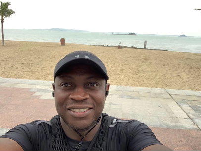 Bode running on the beach in Xiamen